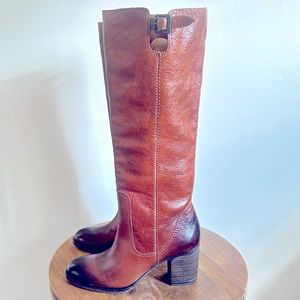 Vince Camuto NWOB Gettila Tall Boots Burnished Brown
Leather Knee High Sz: 4B/34